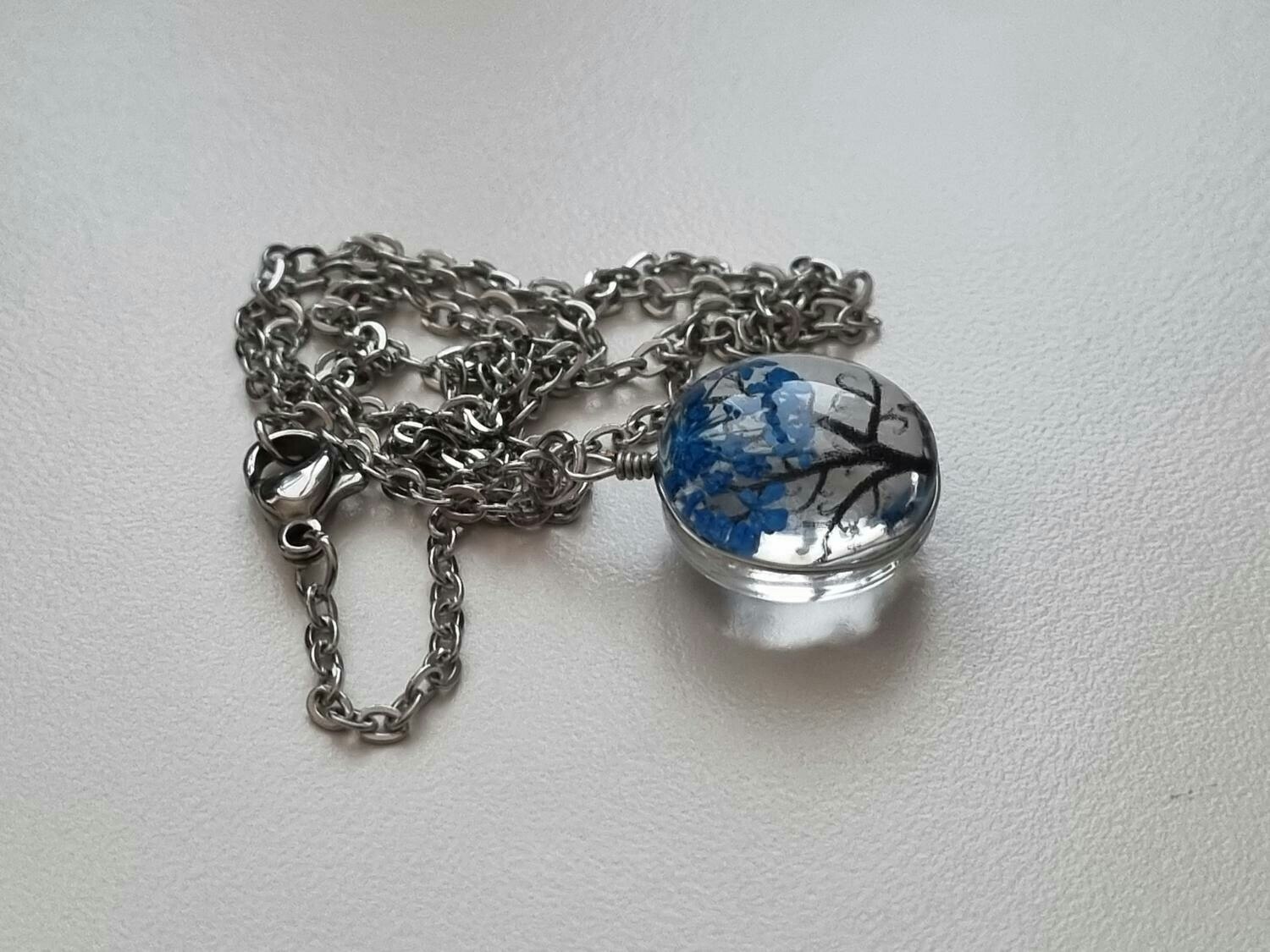 Halsband med rund glasberlock - Blått träd (45 cm lång kedja)