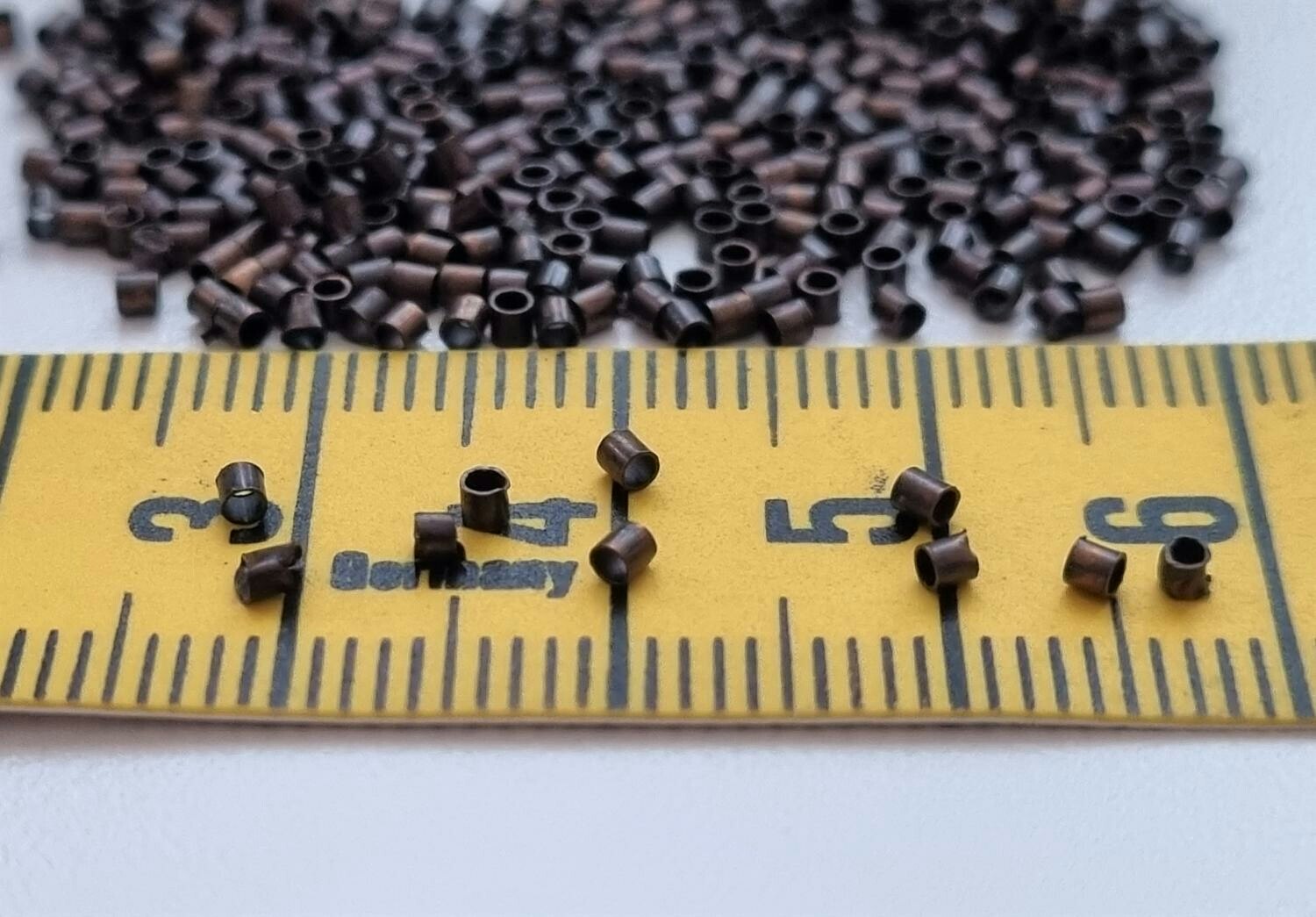 450 st kopparfärgade klämpärlor, crimp beads (1,5 mm)