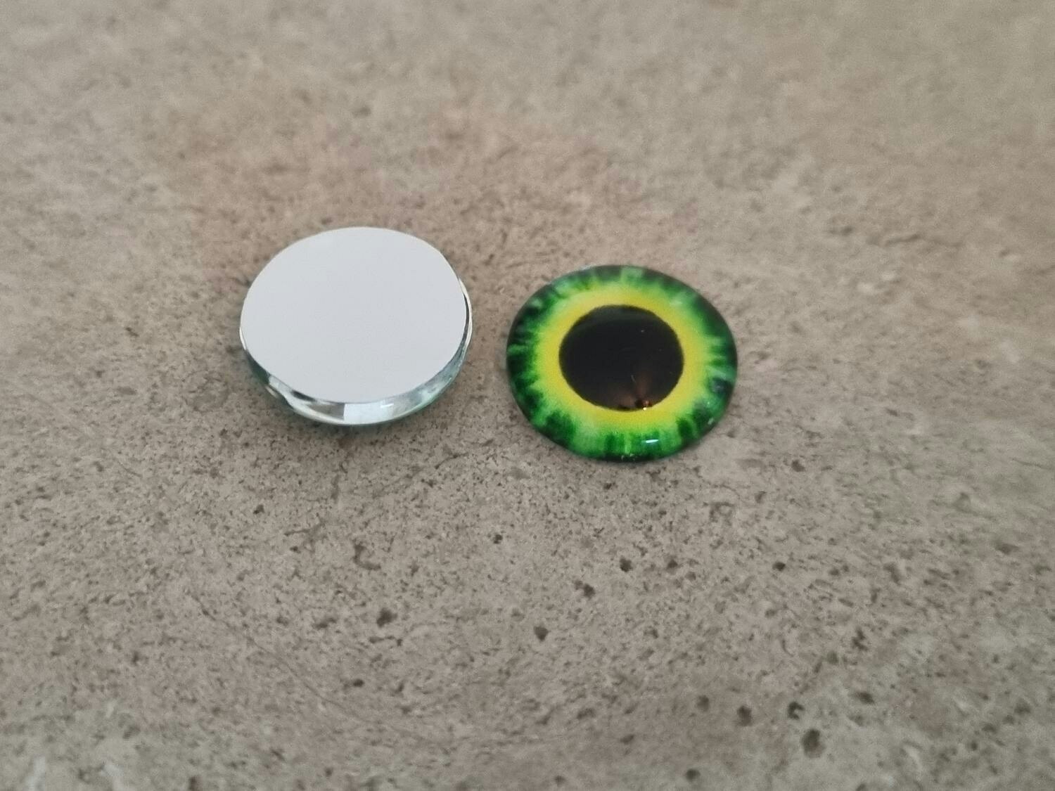 2 st drakögon kattögon i glas, glasinfattningar, cabochoner (12 mm)