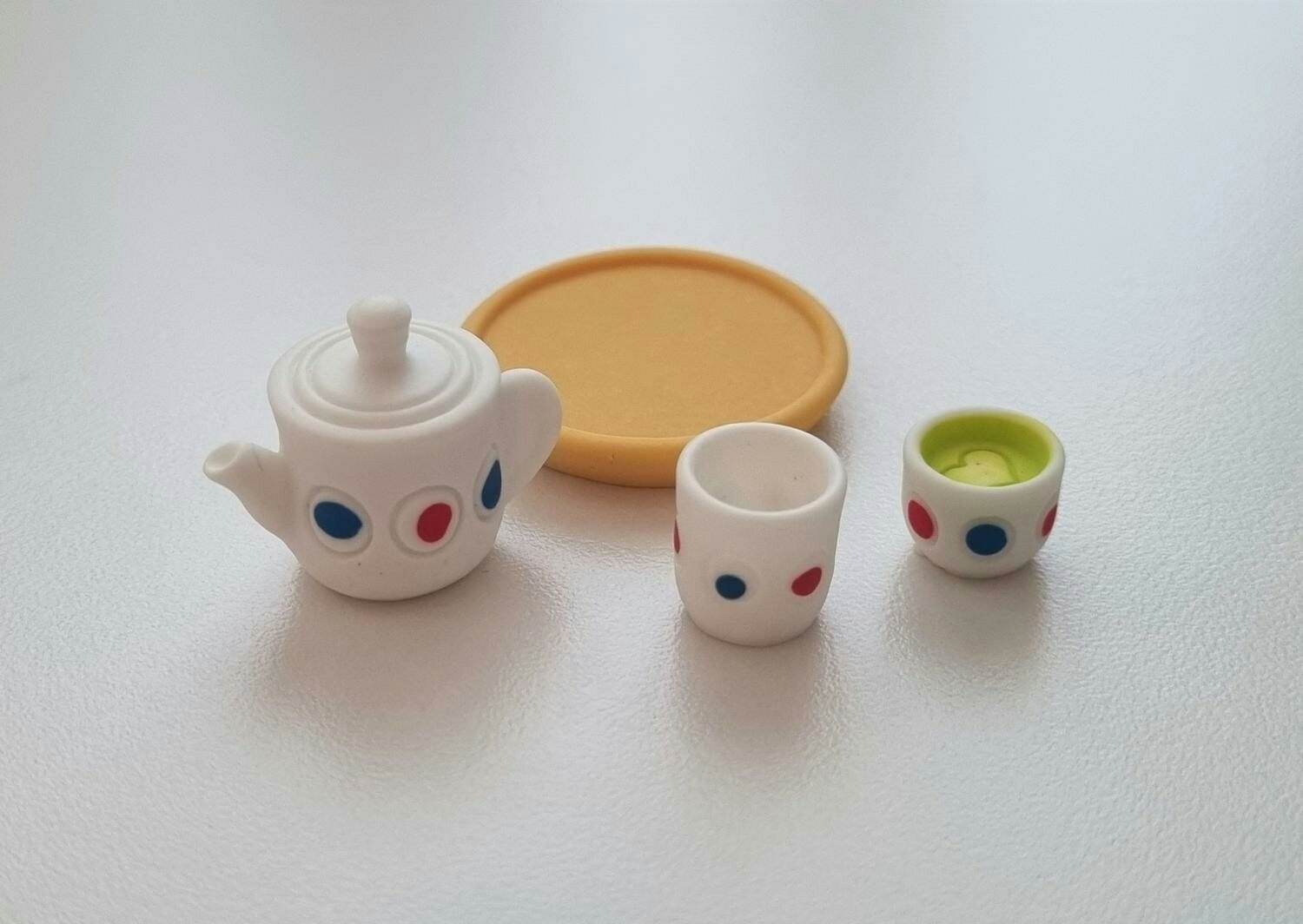 Miniatyr service till dockskåp dockhus (4 delar)