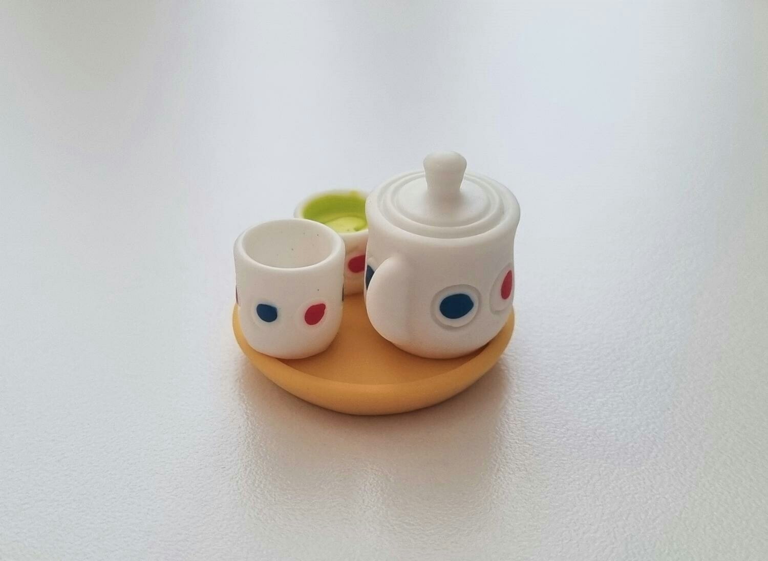 Miniatyr service till dockskåp dockhus (4 delar)