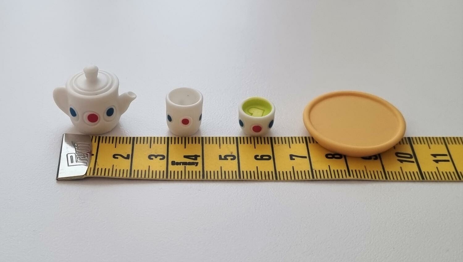 Miniatyr service till dockskåp dockhus (4 delar)