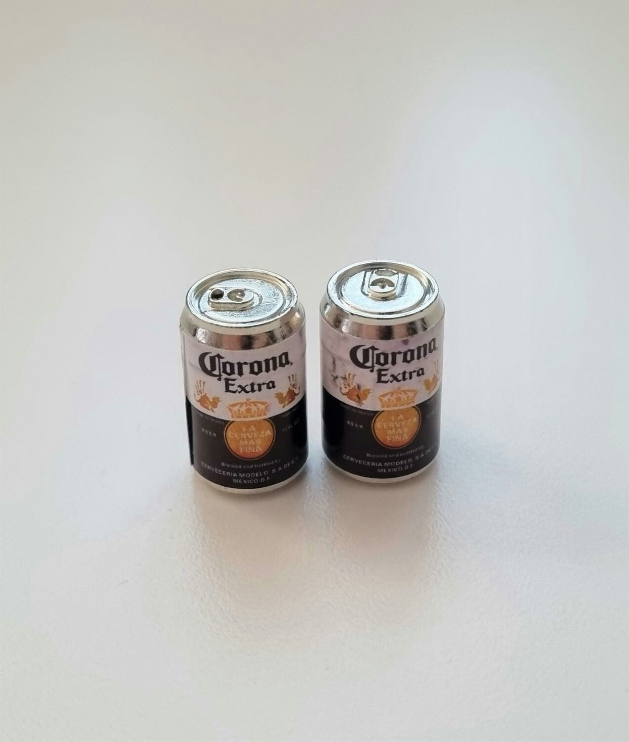 2 st Burkar miniatyr, miniburkar, dockskåp, tittskåp (Corona Extra)