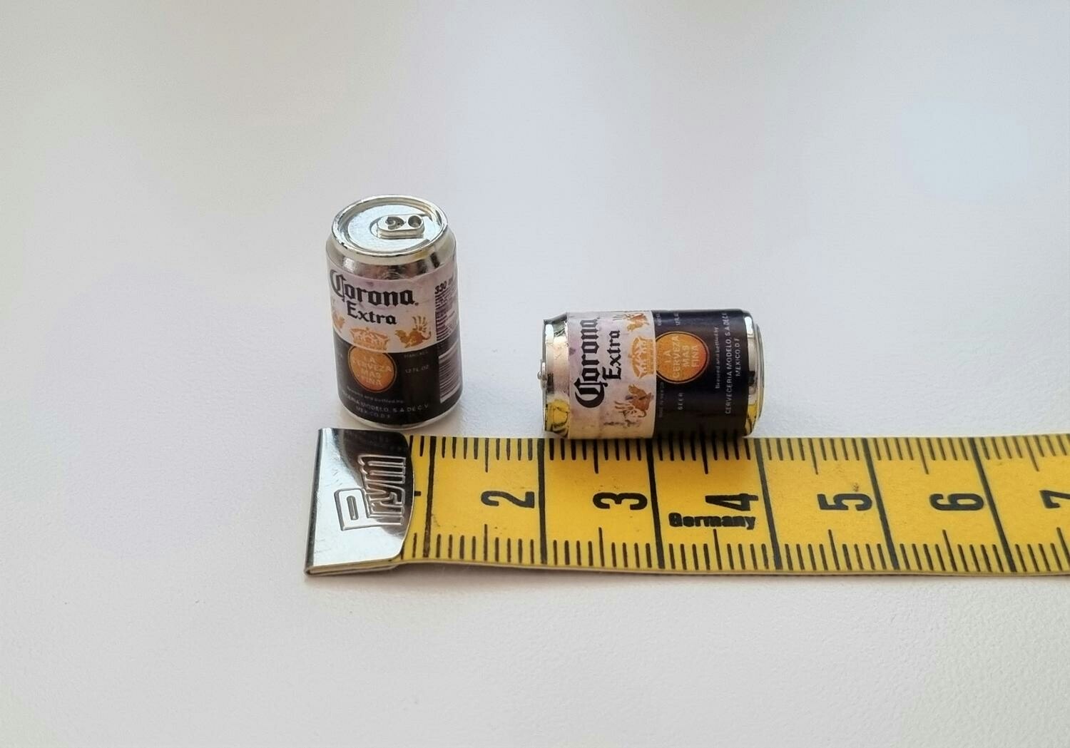 2 st Burkar miniatyr, miniburkar, dockskåp, tittskåp (Corona Extra)