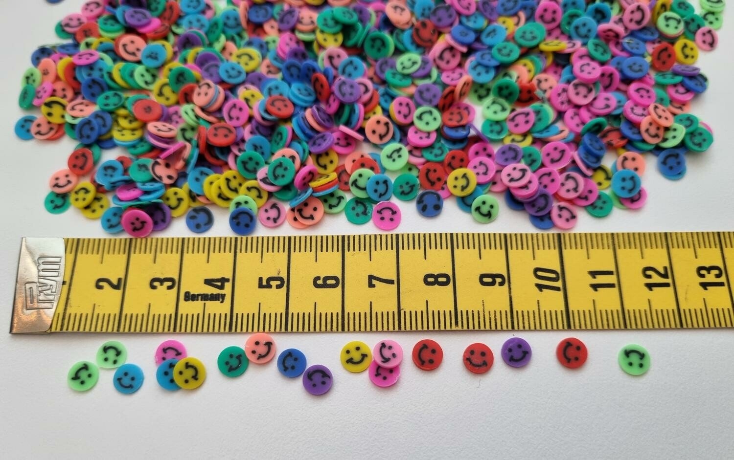 1000 st små smileys av mjuk lera, polymerlera för scrapbooking