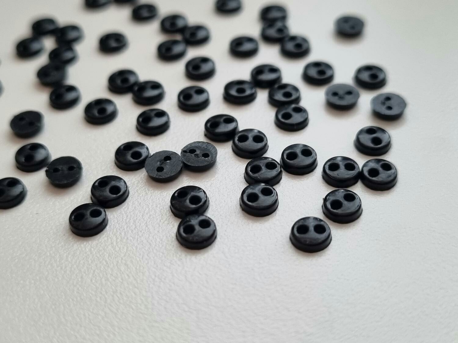 30 st svarta knappar / dockknappar miniatyrer (5 mm)