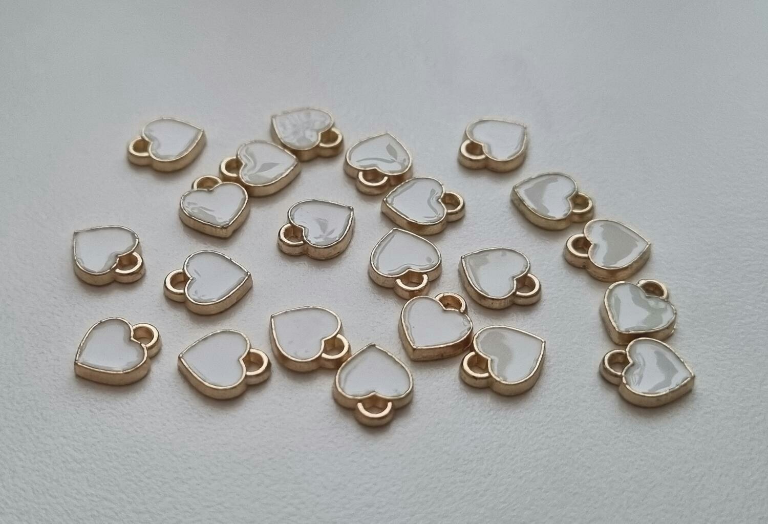 Berlocker Charms Hjärtan 10 st (vita)