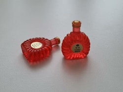 XO cognac, cognacflaskor, miniatyrer till dockskåp, tittskåp (2 st, röd)