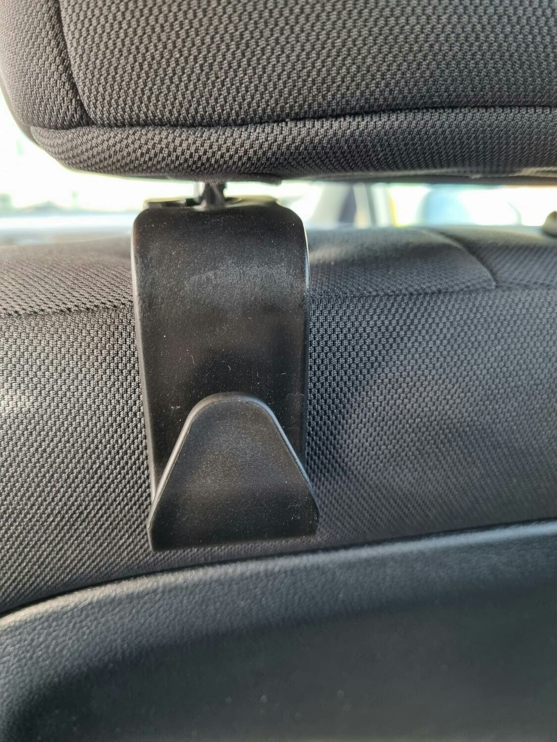 Krok till huvudstödet i bilen, universell krok (20 kg bärvikt)