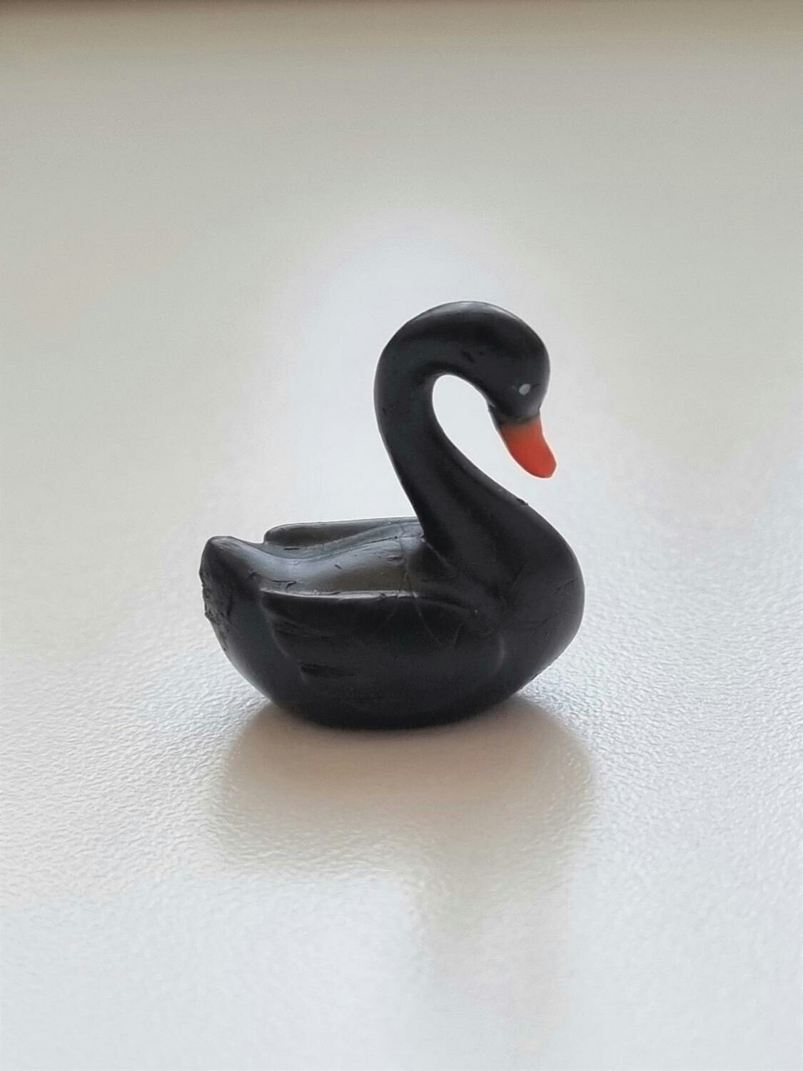 Handmålad svan, miniatyr, miniatyrsvan, minisvan (2,2 cm hög - Svart)