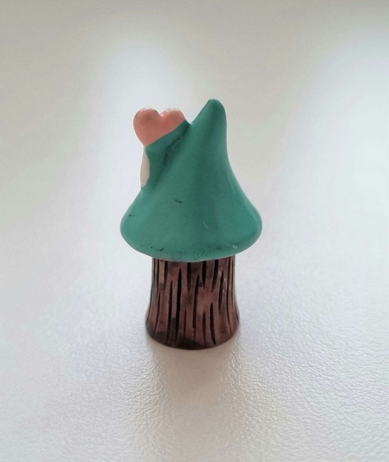 1 st minihus, minisvamp, svamphus miniatyr (2,7 x 1,4 cm)