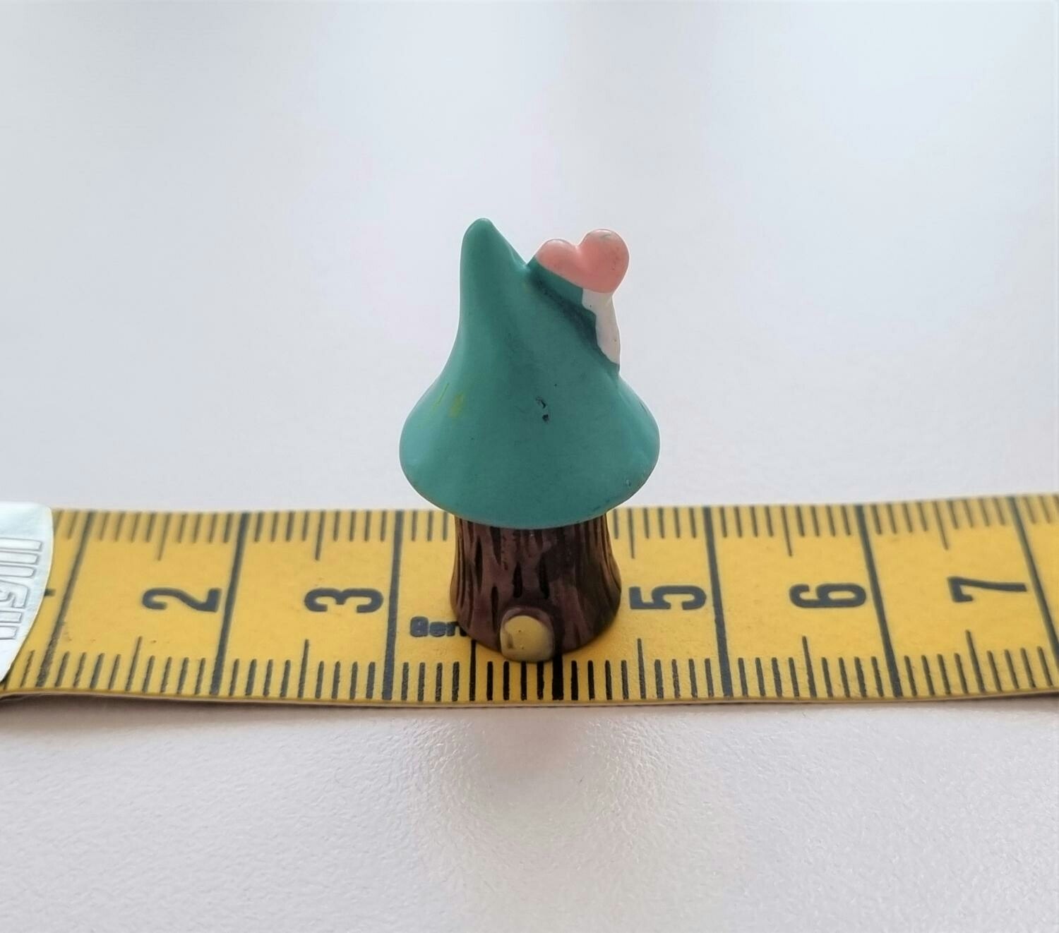 1 st minihus, minisvamp, svamphus miniatyr (2,7 x 1,4 cm)