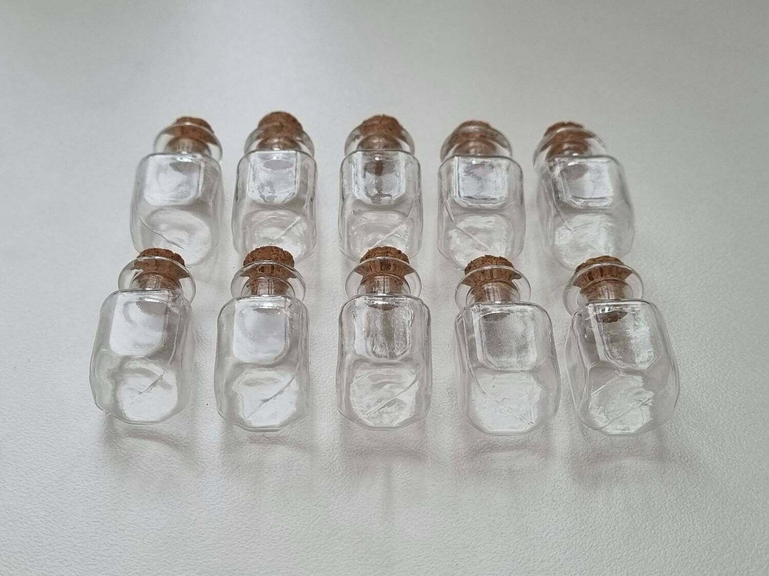 10 st små glasflaskor med kork, flaskor miniatyrer glasburkar (2,5 x 1,3 cm)