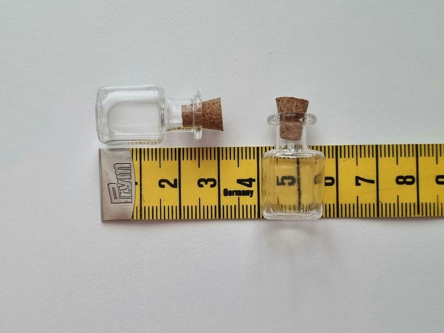 10 st små glasflaskor med kork, flaskor miniatyrer glasburkar (2,5 x 1,3 cm)