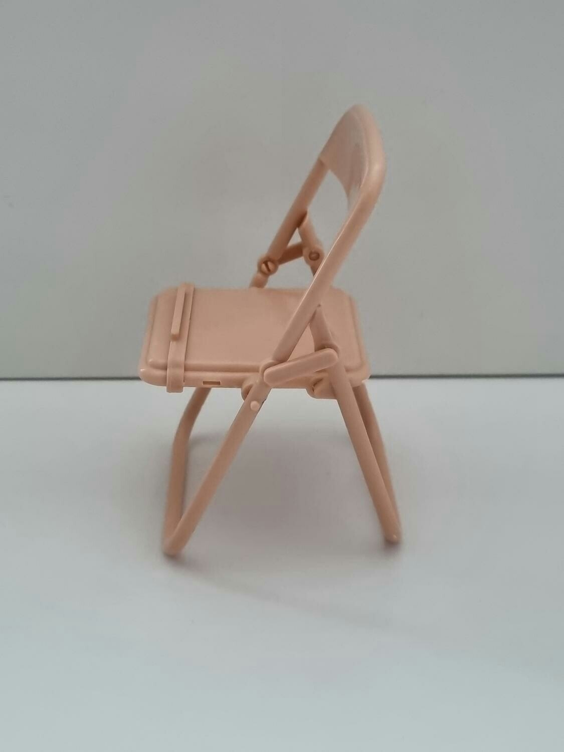 Mobilhållare i form av en stol / miniatyrstol (Rosa/gammelrosa)