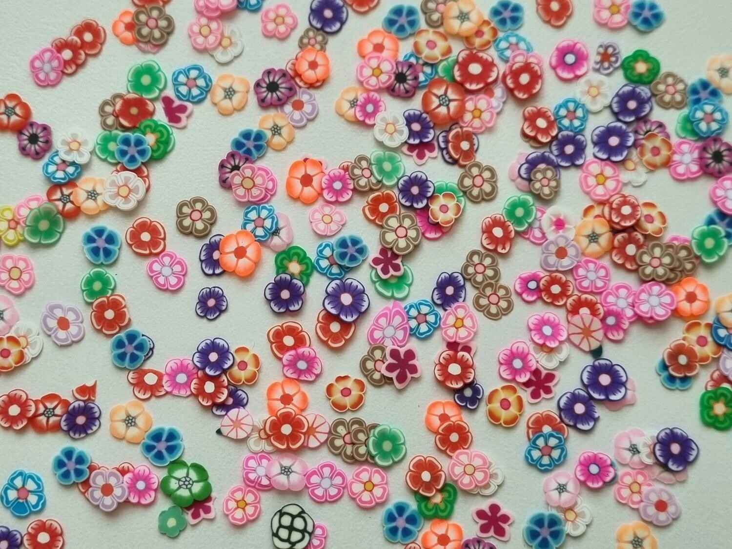 1000 st små blommor av mjuk lera, polymerlera för scrapbooking