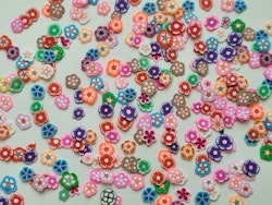 1000 st små blommor av mjuk lera, polymerlera för scrapbooking