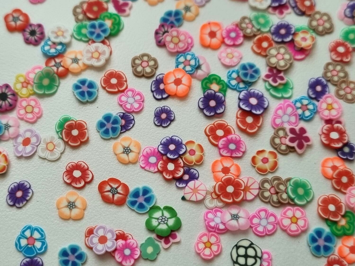 1000 st små blommor av mjuk lera, polymerlera för scrapbooking