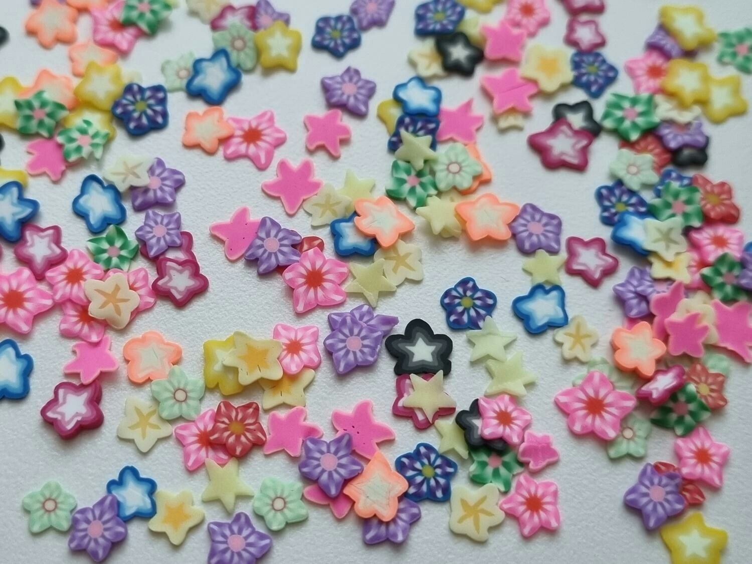 1000 st små stjärnor av mjuk lera, polymerlera för scrapbooking