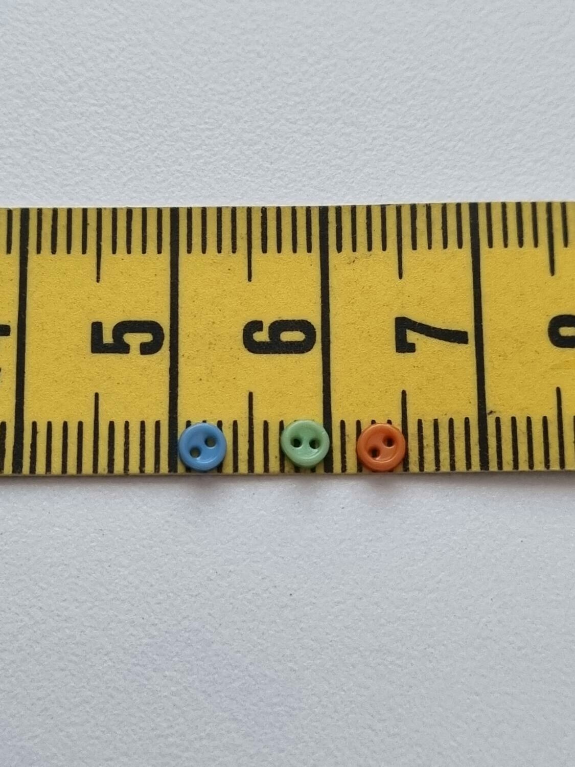 30 st knappar / dockknappar miniatyrer (3 mm) i varande fina färger