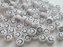 50 st pärlor smiley Smileypärlor (6 mm i diameter)