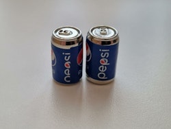 2 st Burkar miniatyr, miniburkar, dockskåp, tittskåp (Pepsi)