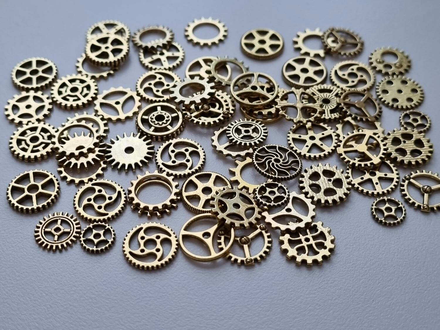 50 st kugghjul i steampunk, kuggar, gears minikugghjul (antikguldfärgade)