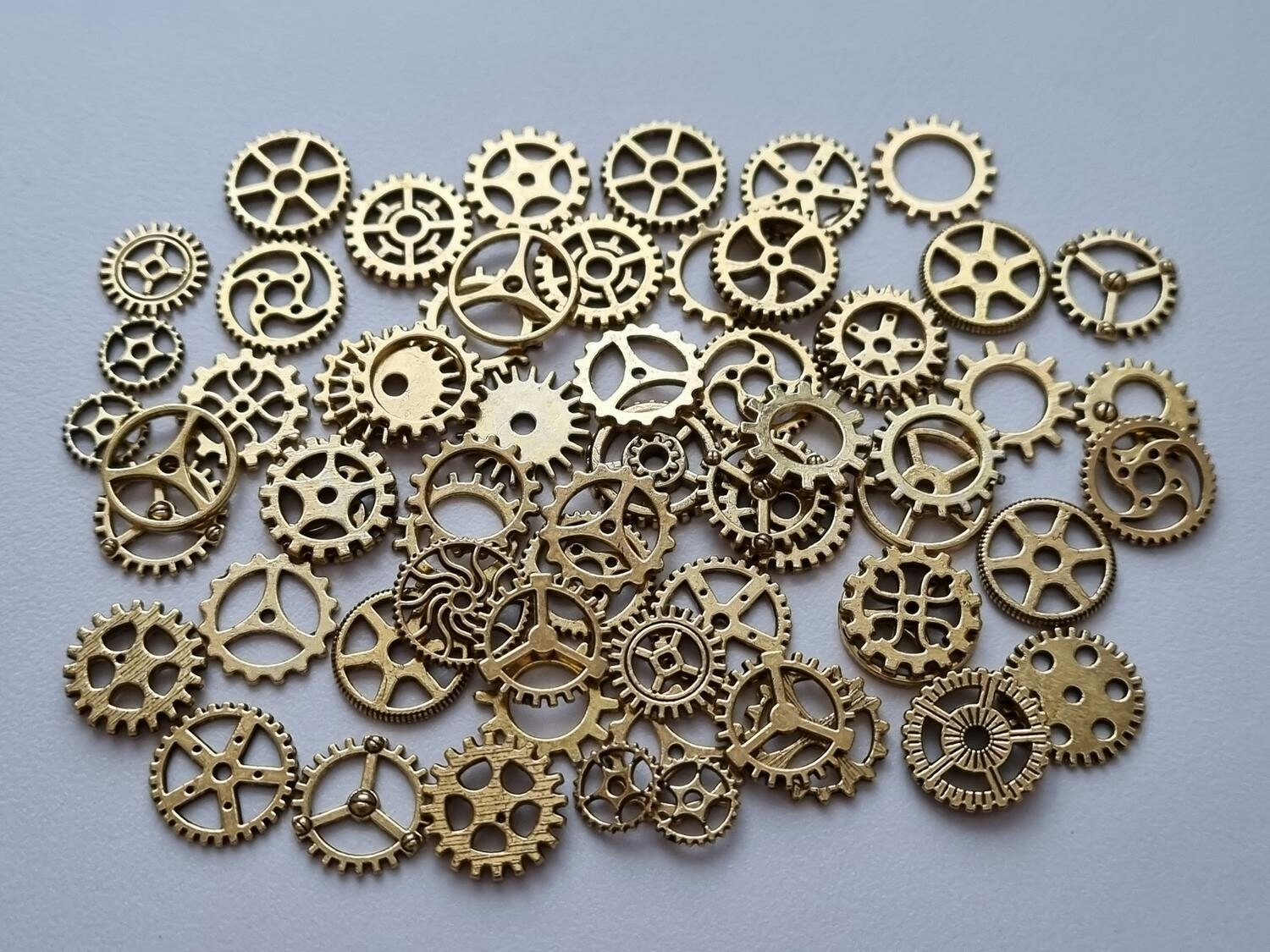 50 st kugghjul i steampunk, kuggar, gears minikugghjul (antikguldfärgade)