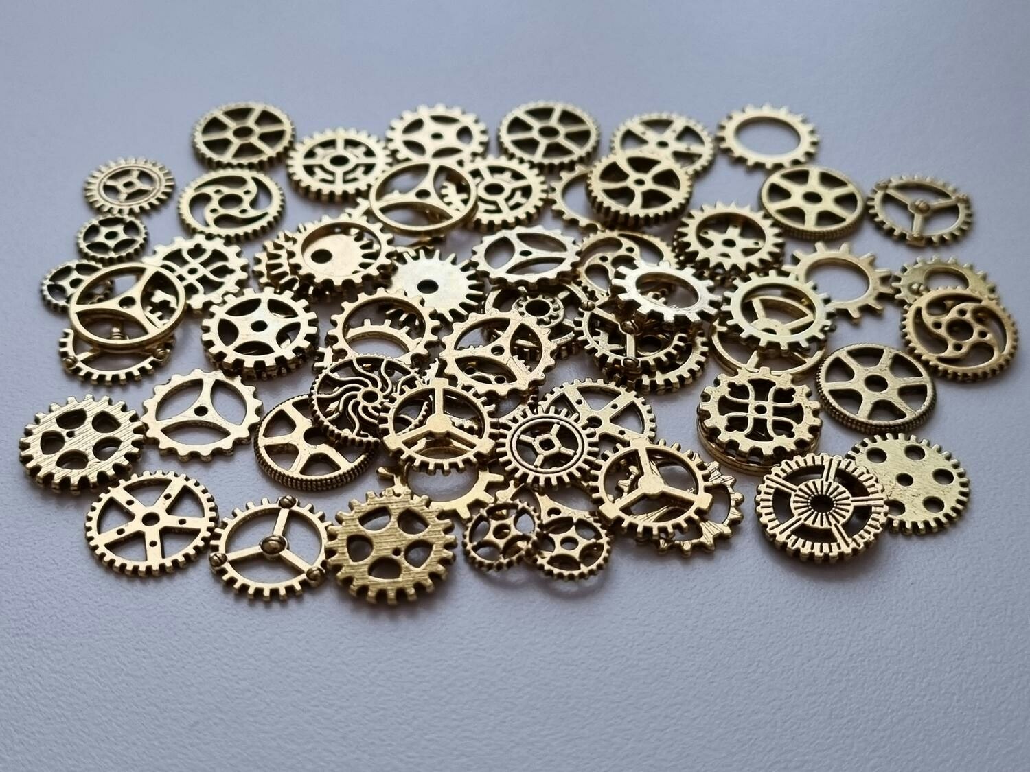 50 st kugghjul i steampunk, kuggar, gears minikugghjul (antikguldfärgade)