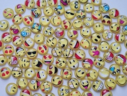 25 st Smileys Emoji - Cabochoner / flatbacks i resin (10 mm)