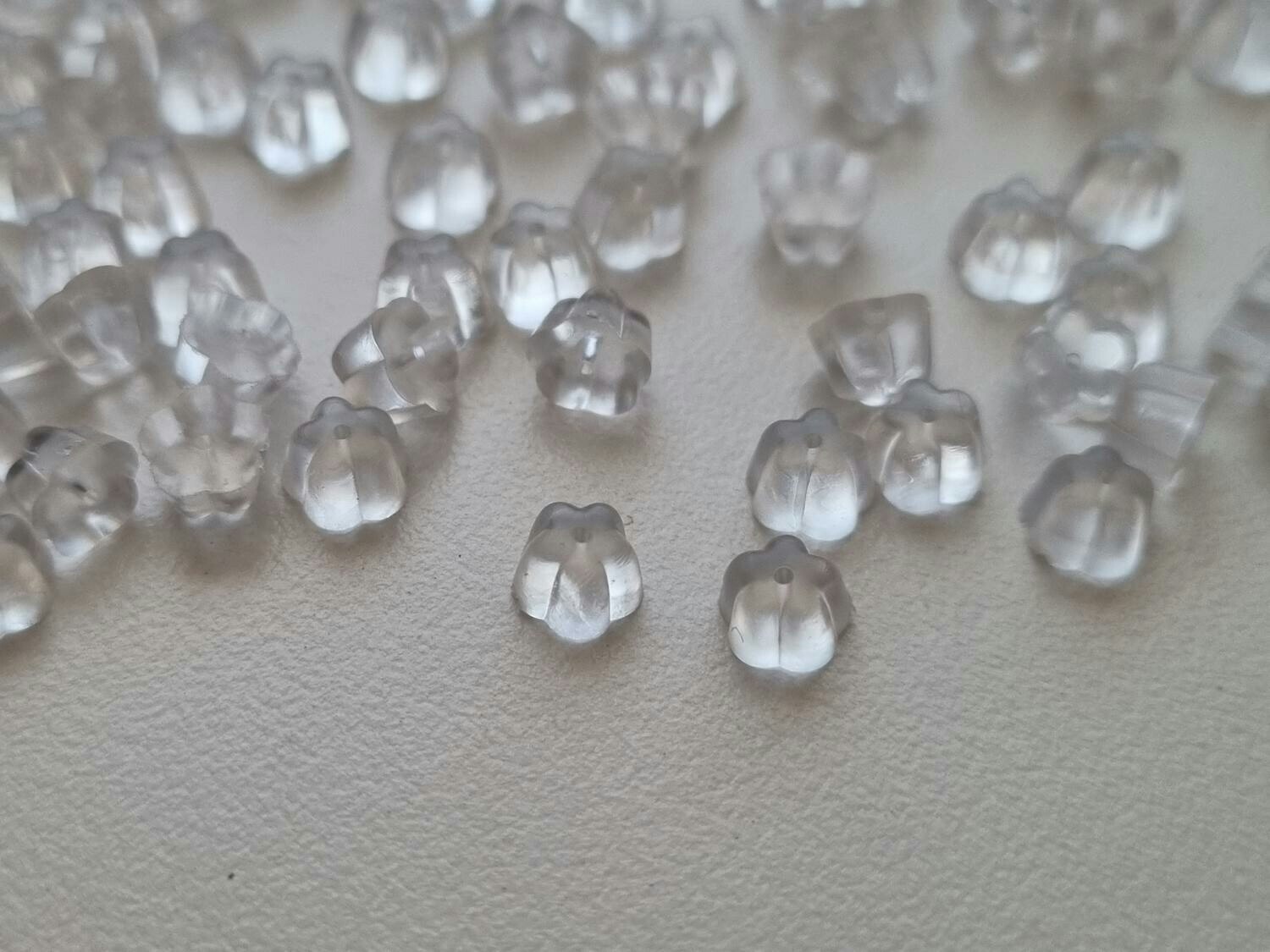 50 st pluppar bakstycken stoppers för örhängen (blomma)