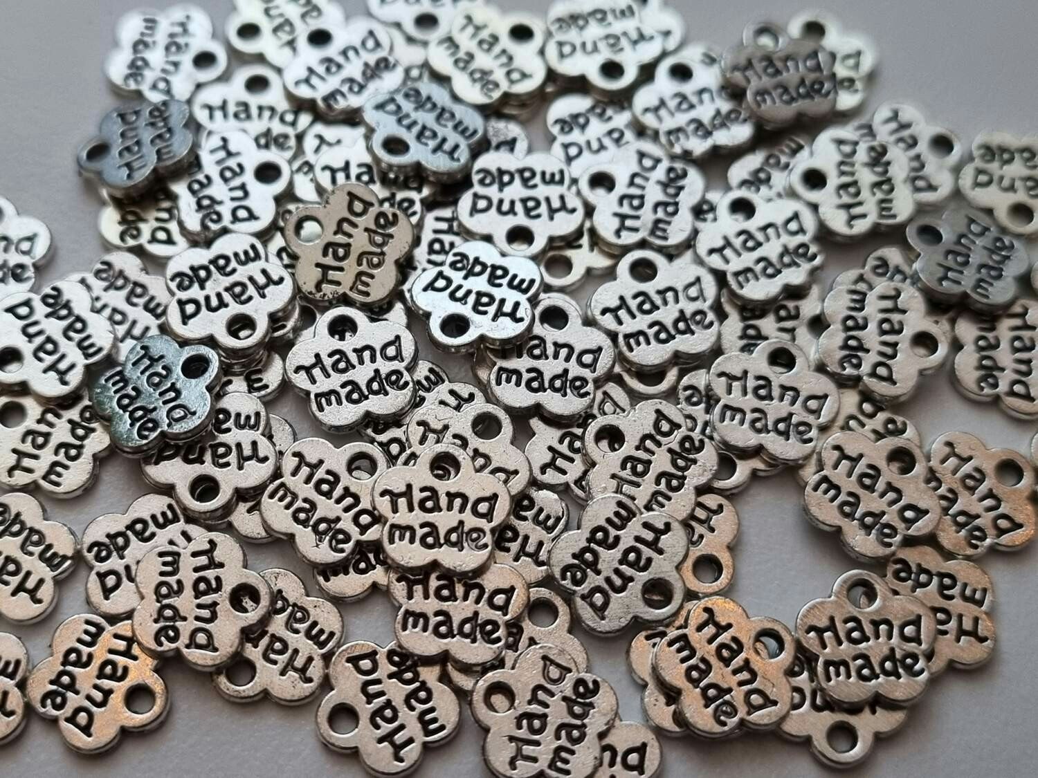 Berlocker charms Hand made - 10 st silverfärgade