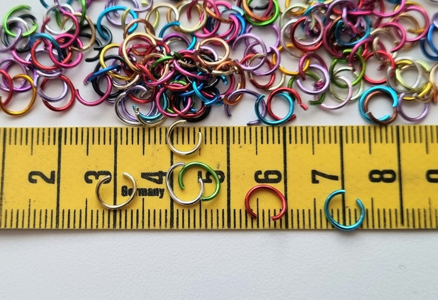 250 st jumprings / bindringar (6 mm, blandade färger)