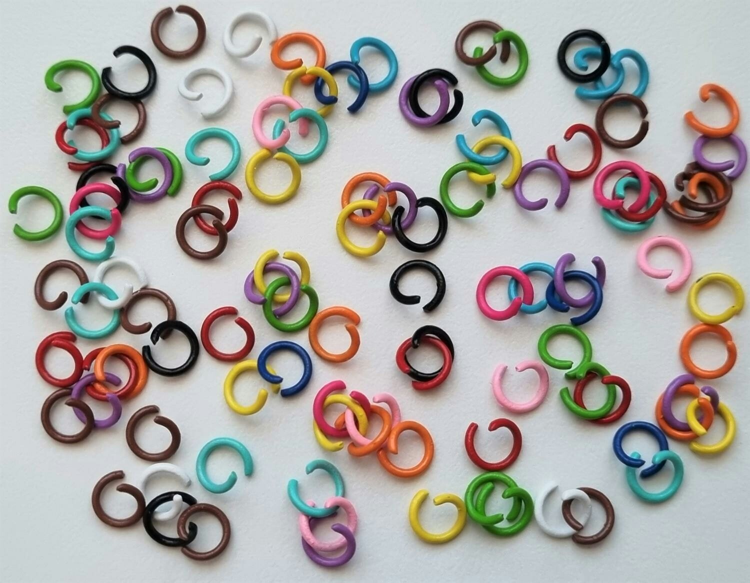100 st jumprings / bindringar (6 mm, blandade färger)