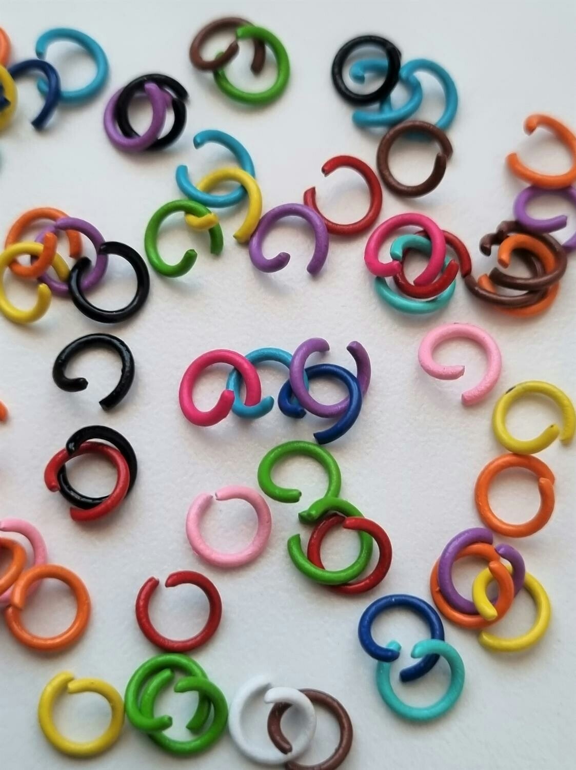 100 st jumprings / bindringar (6 mm, blandade färger)