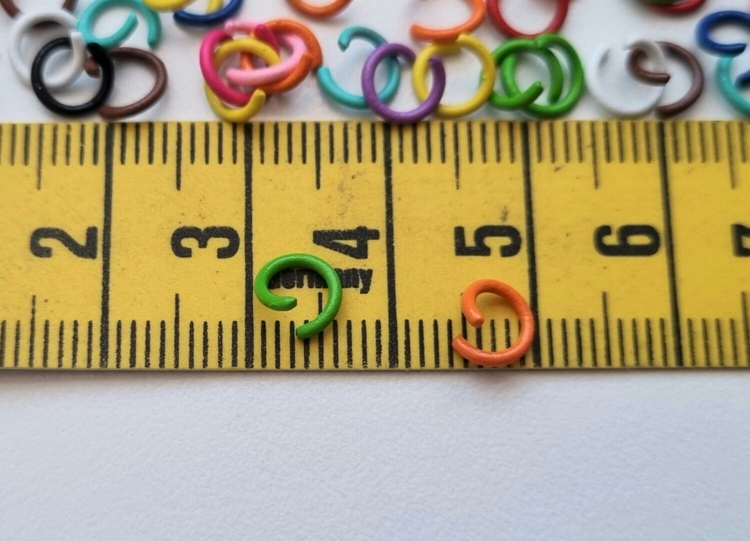 100 st jumprings / bindringar (6 mm, blandade färger)