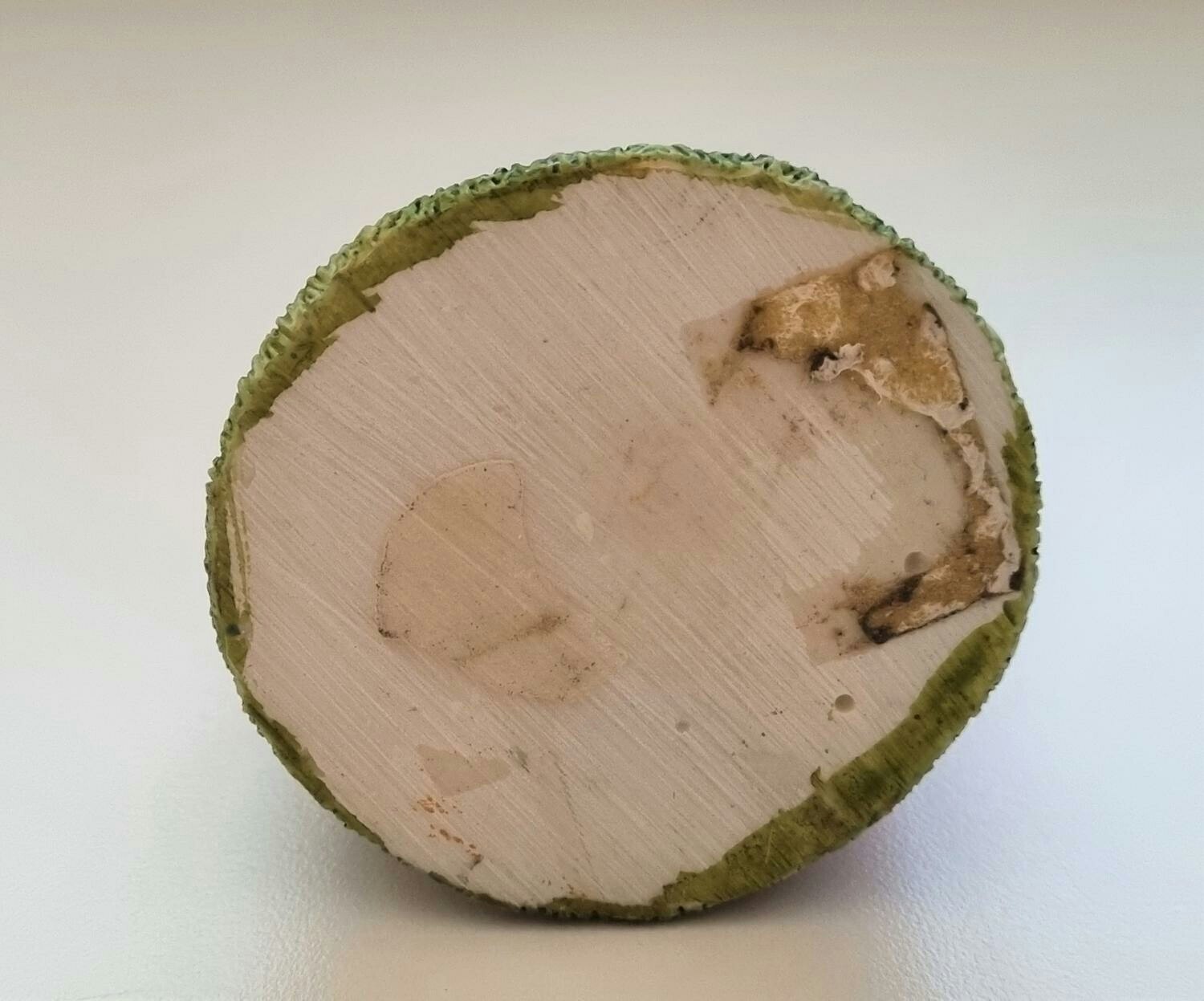 Figurin. Björnfamilj som plockar äpplen (5,9 cm hög, 80 gram)