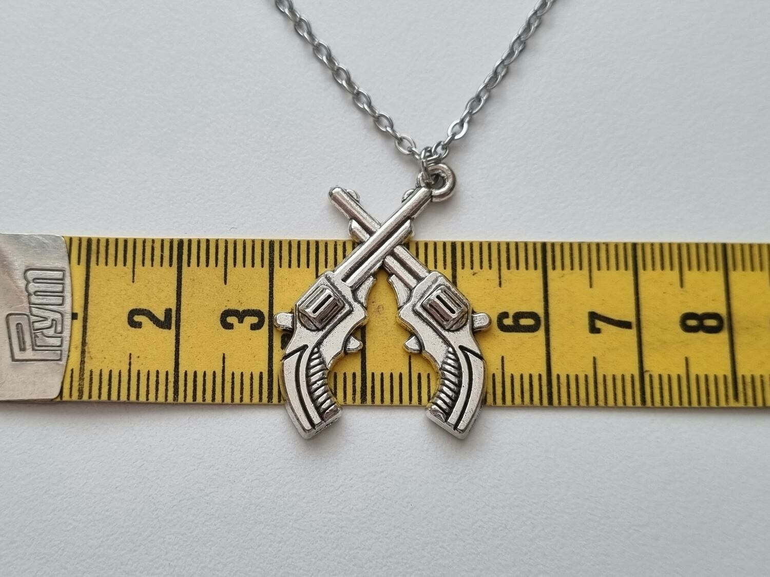 Halsband (45 cm) i rostfritt stål med två pistoler