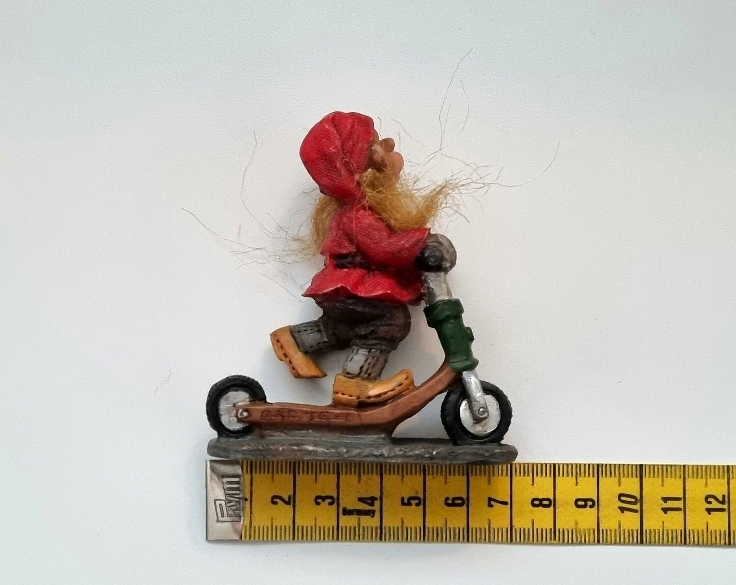 Tomtenisse på cykel