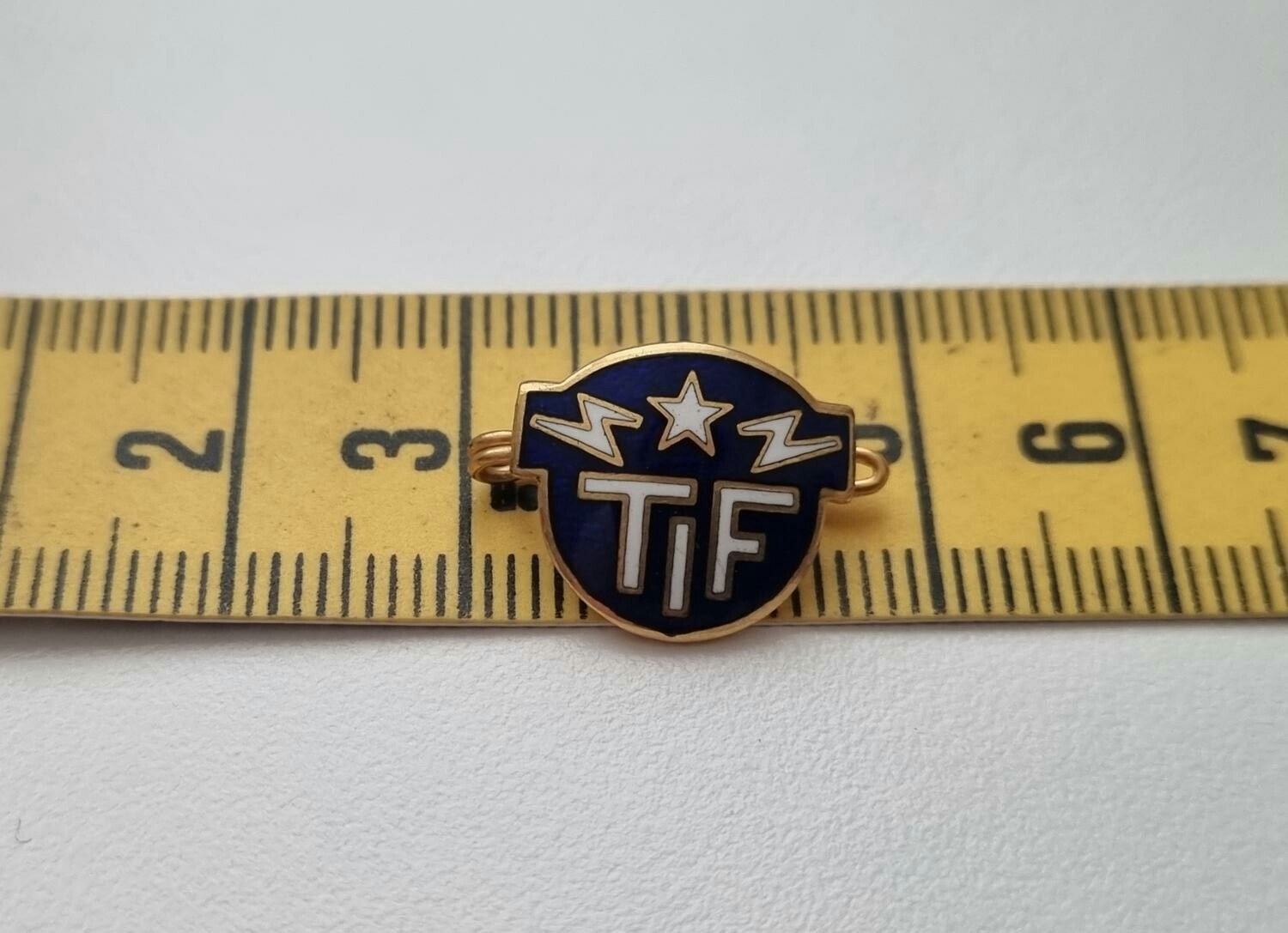 TIF. Pin / nålmärke