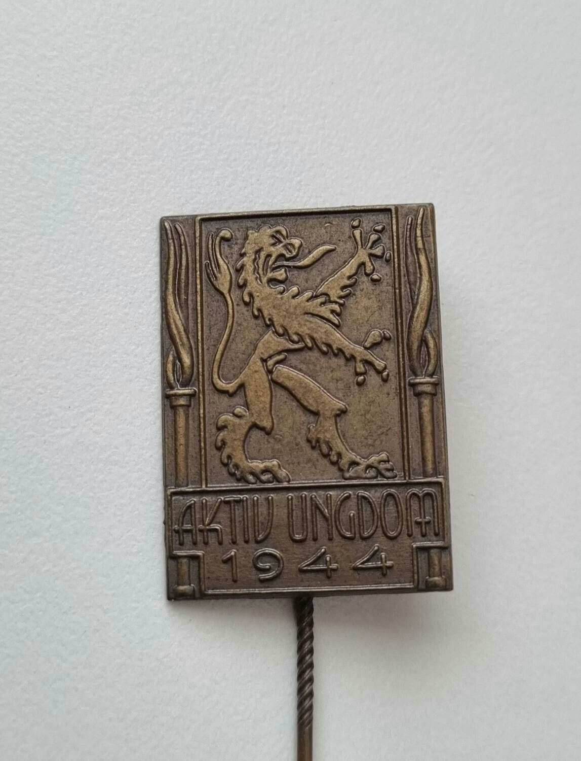 Aktiv Ungdom 1944. Pin / nålmärke