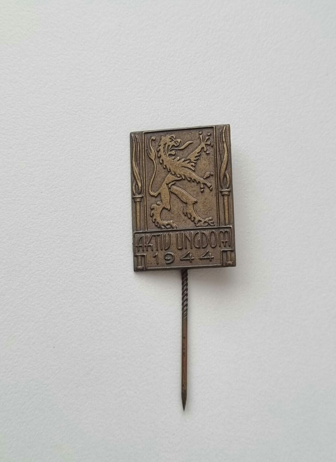 Aktiv Ungdom 1944. Pin / nålmärke