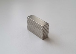 10 st Neodymium magneter (28 x 9 x 1,7 mm) blockmagneter