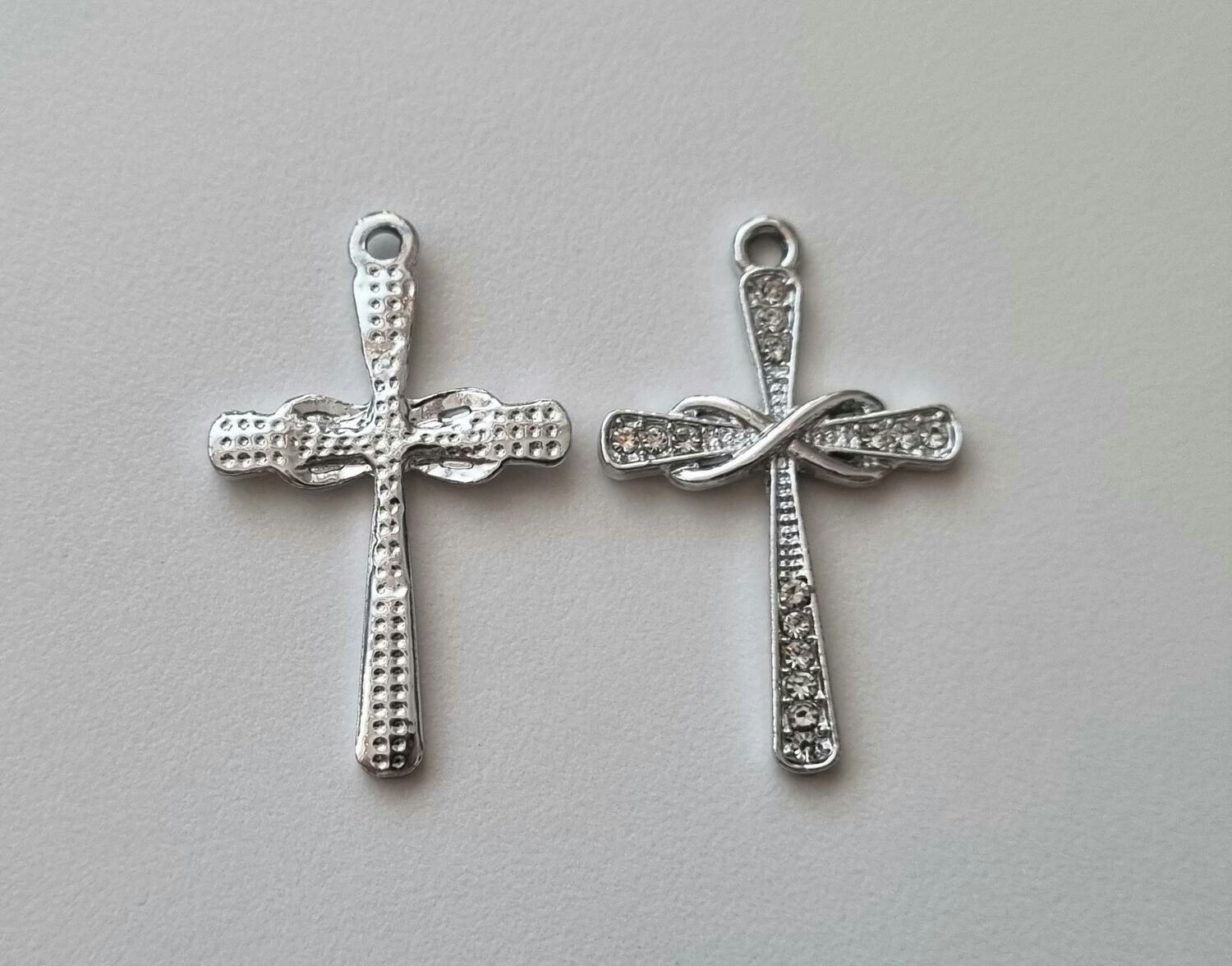 2 st Kors berlocker / charms (silverfärgade)