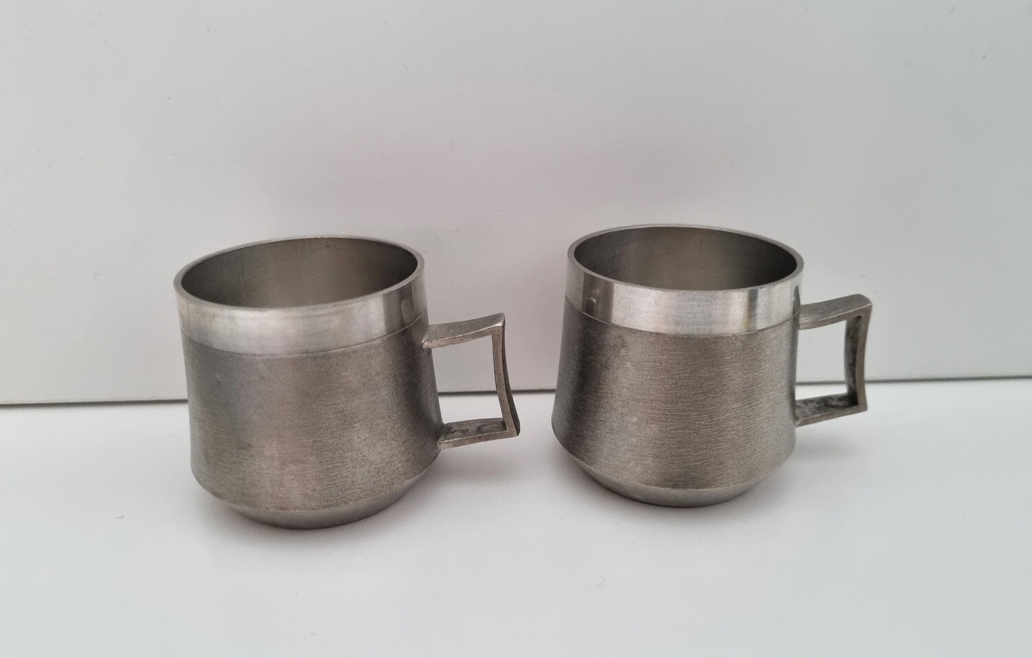 2 st muggar / koppar. NEH Svenskt Tenn Handarbete