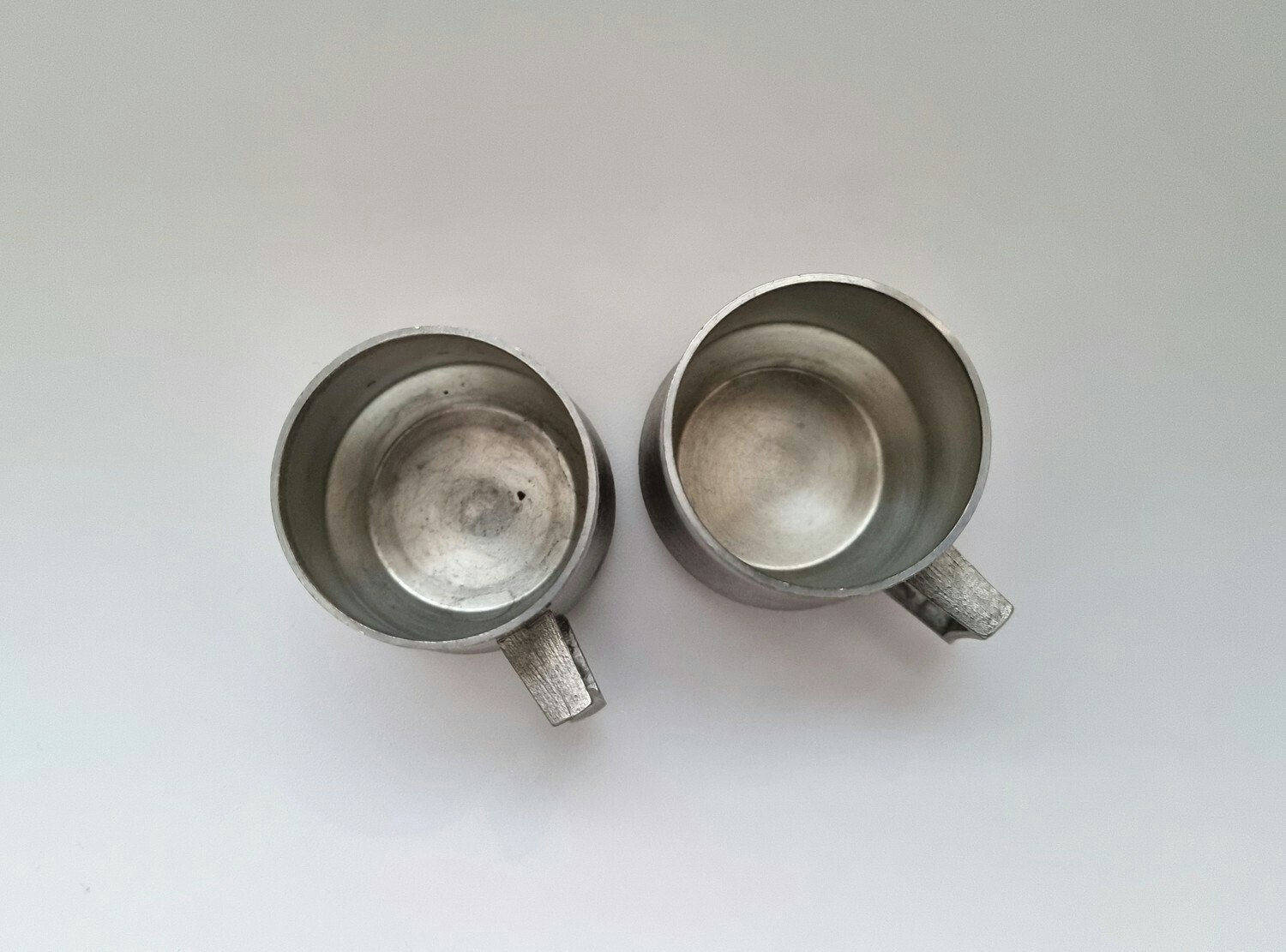 2 st muggar / koppar. NEH Svenskt Tenn Handarbete