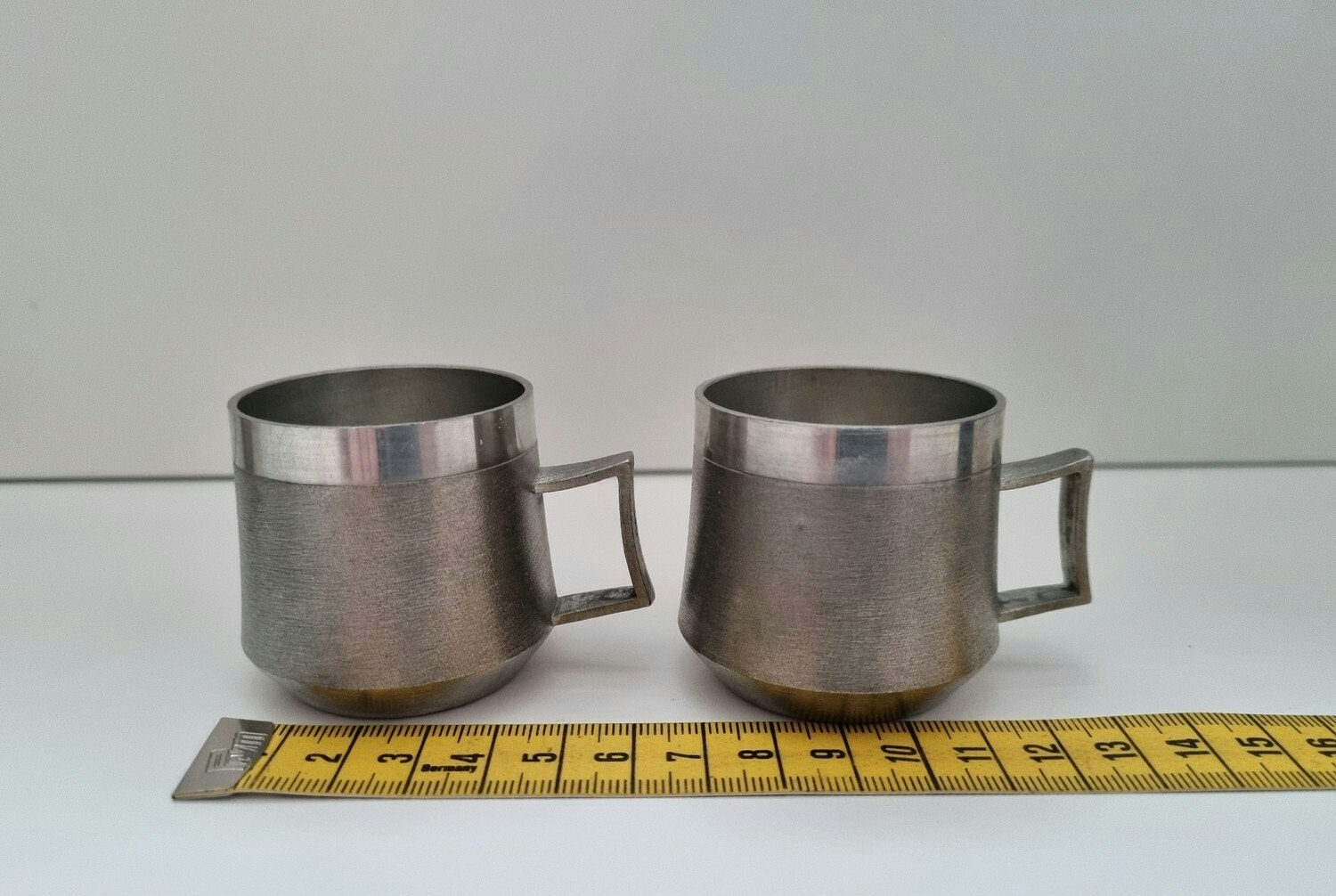 2 st muggar / koppar. NEH Svenskt Tenn Handarbete