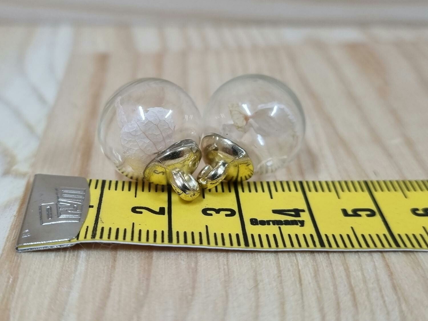 2 st runda fyllda miniflaskor / glasflaskor med ögla