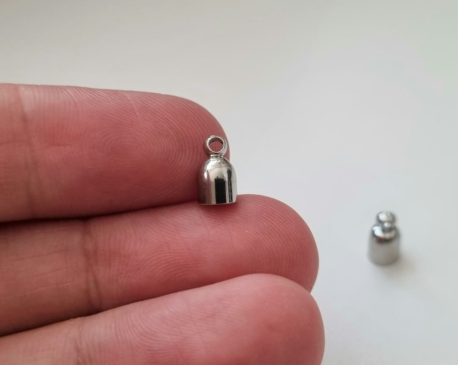2 st magnetiska spännen / connectors (silverfärgade)