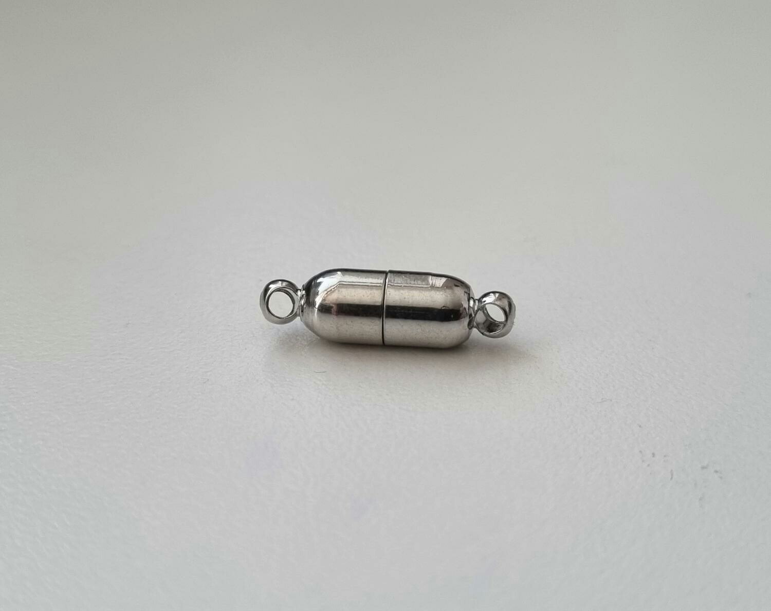2 st magnetiska spännen / connectors (silverfärgade)